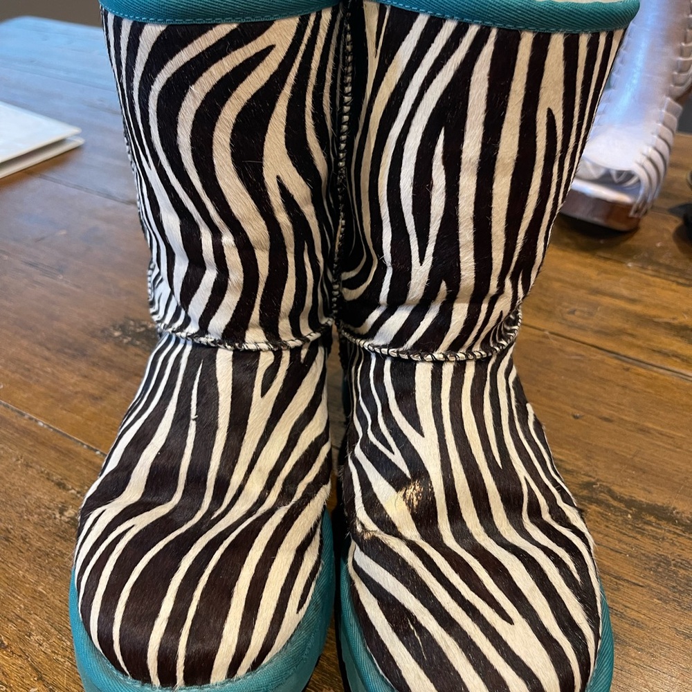 UGG Kids Zebra Pattern Boots with Teal Trim